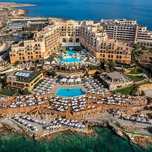 מלון Corinthia St George's Bay, Saint Julian's